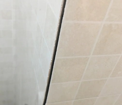 三明市瓷砖空鼓维修公司分享阳台瓷砖脱落的修复过程可以分为以下几个步骤