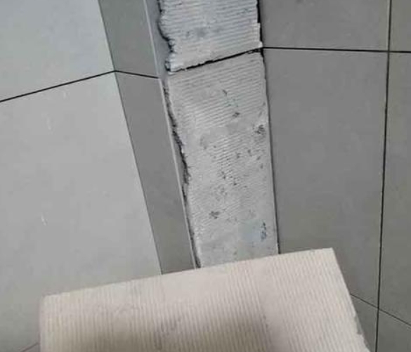 三明市瓷砖空鼓维修公司分享下厨房瓷砖脱落的补救措施。